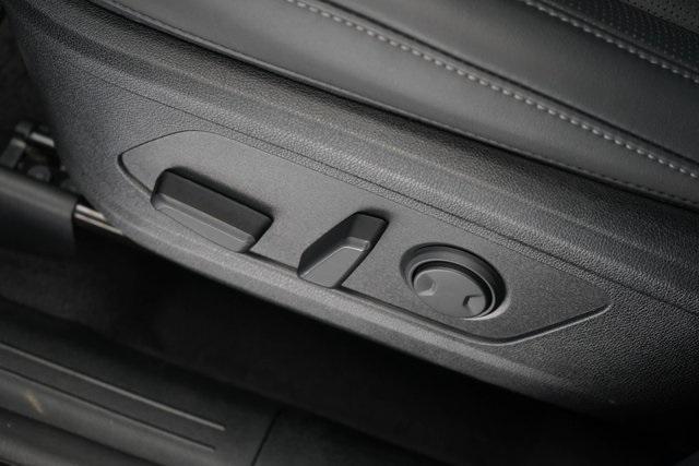 used 2025 Kia Sorento car, priced at $33,721