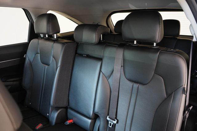 used 2025 Kia Sorento car, priced at $33,721