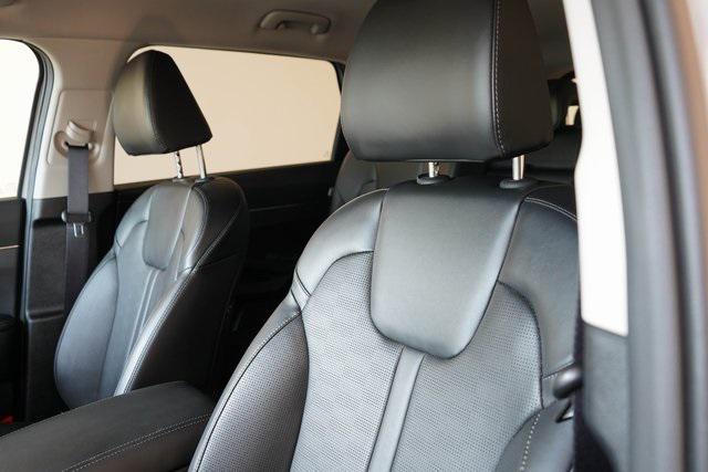 used 2025 Kia Sorento car, priced at $33,721