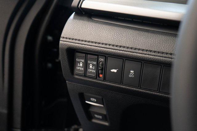 new 2026 Honda Odyssey car, priced at $44,290