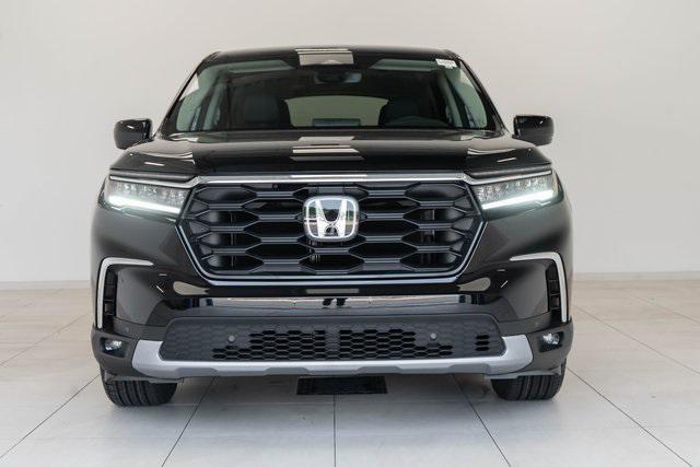 new 2025 Honda Pilot car, priced at $45,680