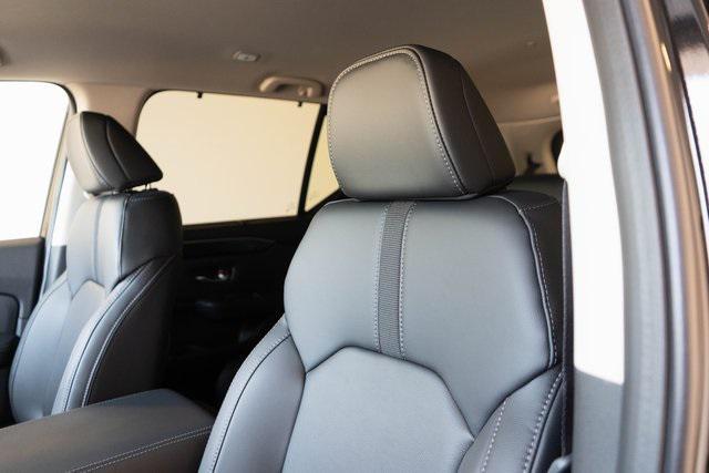 new 2025 Honda Pilot car, priced at $45,680