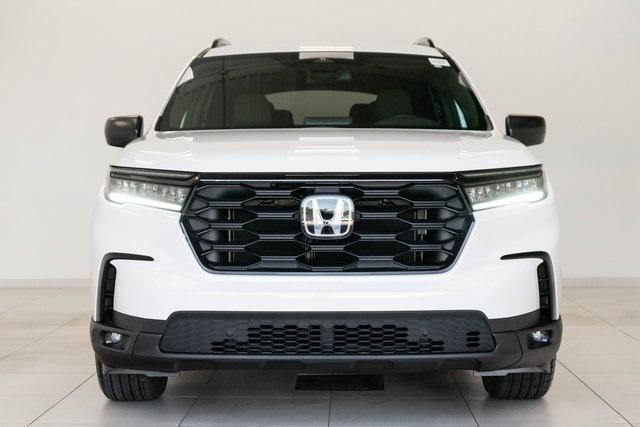 new 2025 Honda Pilot car, priced at $44,205