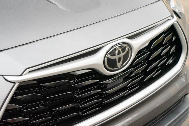 used 2021 Toyota Highlander car, priced at $33,999