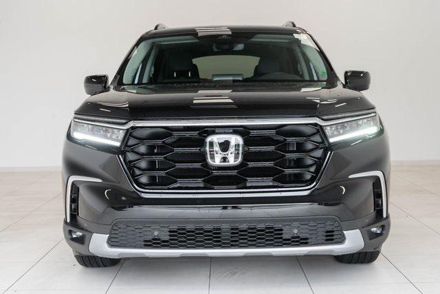 new 2025 Honda Pilot car, priced at $48,950