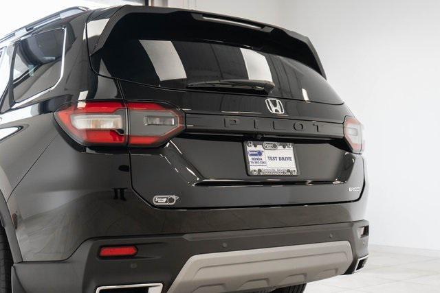 new 2025 Honda Pilot car, priced at $50,895