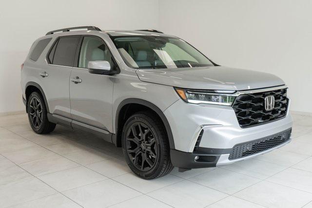 new 2025 Honda Pilot car, priced at $50,895