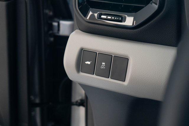 new 2025 Honda Pilot car, priced at $50,895