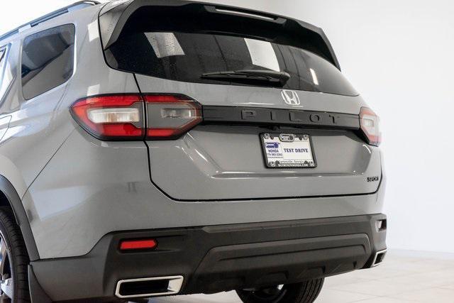 new 2025 Honda Pilot car, priced at $42,105