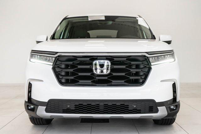 new 2025 Honda Pilot car, priced at $48,235