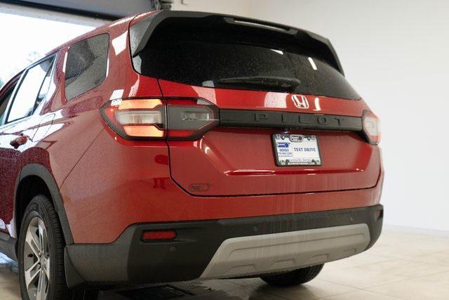 new 2025 Honda Pilot car, priced at $45,450