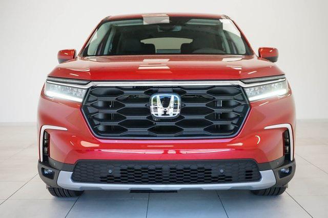 new 2025 Honda Pilot car, priced at $45,350