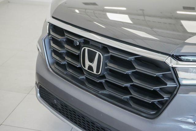 new 2025 Honda Pilot car, priced at $46,695