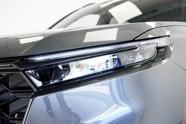 new 2025 Honda CR-V Hybrid car, priced at $40,545