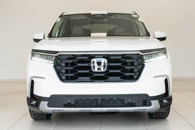 new 2025 Honda Pilot car, priced at $45,405