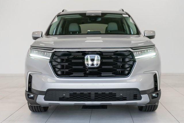 new 2025 Honda Pilot car, priced at $48,895