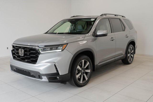 used 2025 Honda Pilot car, priced at $50,999