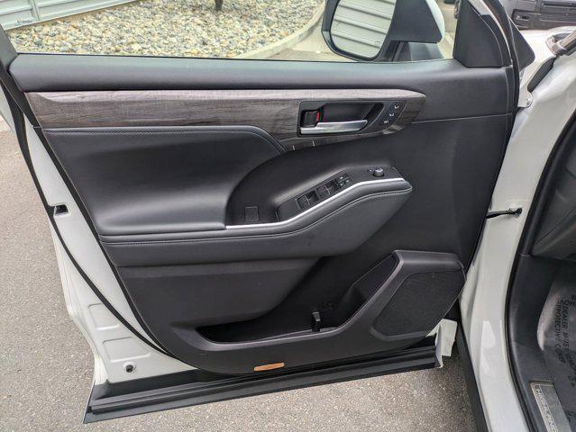 used 2023 Toyota Highlander car, priced at $42,163