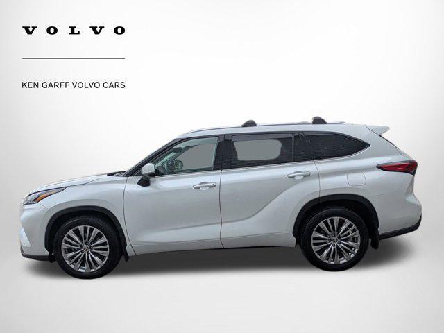 used 2023 Toyota Highlander car, priced at $42,163