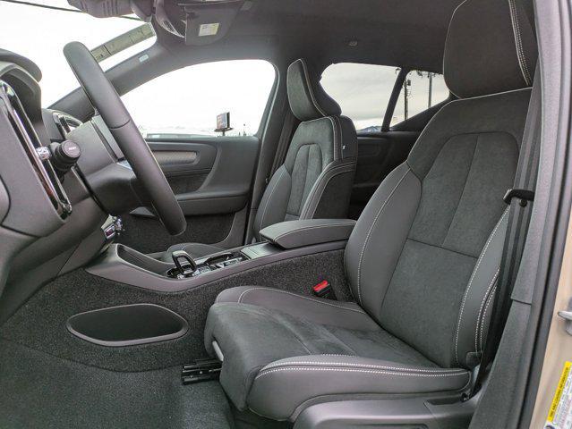 new 2025 Volvo XC40 car, priced at $51,515