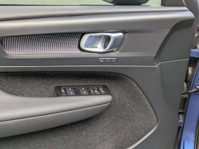 used 2021 Volvo XC40 car, priced at $25,889