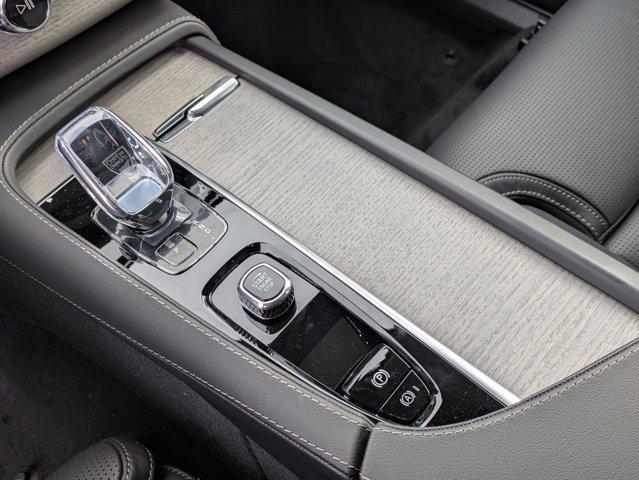 new 2025 Volvo XC90 car, priced at $81,960