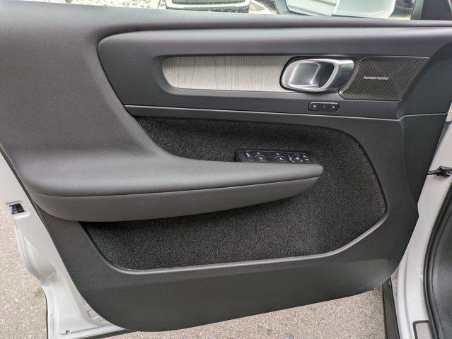 new 2025 Volvo XC40 car, priced at $50,285