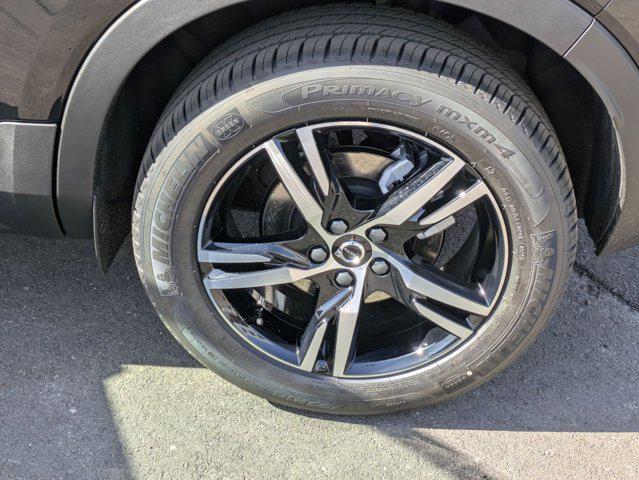 new 2025 Volvo XC40 car, priced at $43,495
