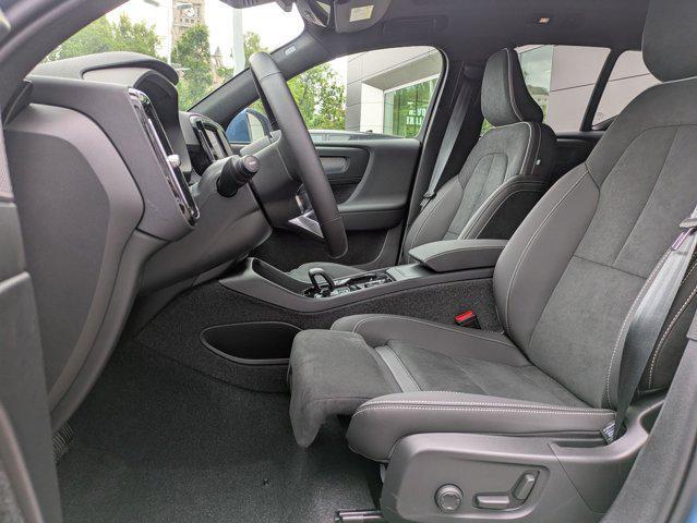 new 2025 Volvo XC40 car, priced at $55,635