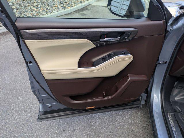 used 2021 Toyota Highlander car, priced at $34,773