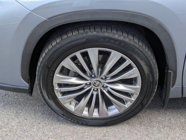 used 2021 Toyota Highlander car, priced at $34,773