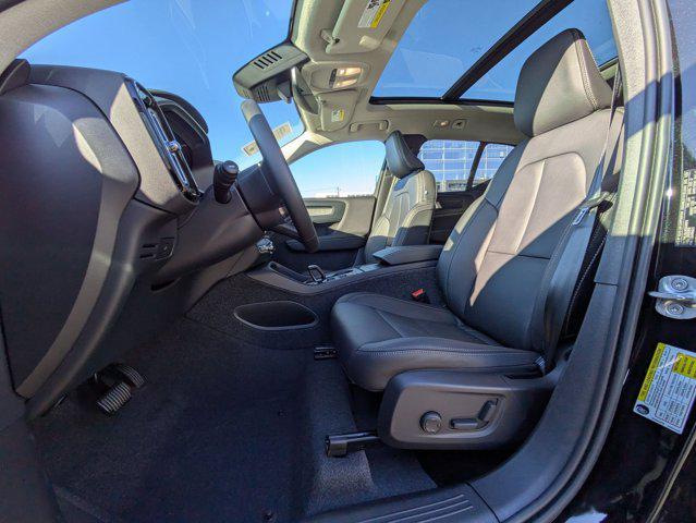 new 2025 Volvo XC40 car, priced at $46,015