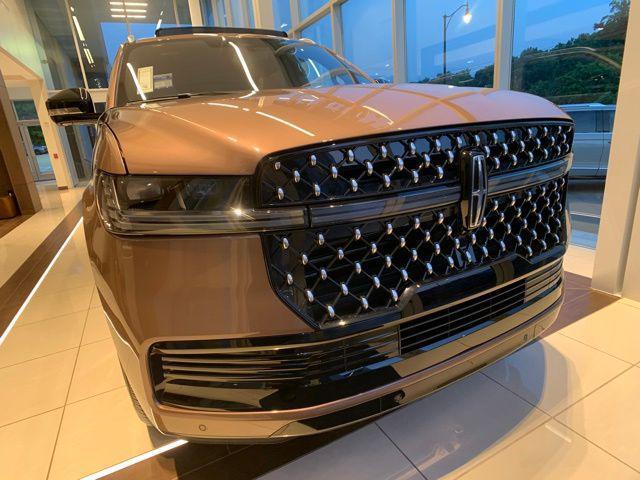 new 2025 Lincoln Navigator car, priced at $126,480