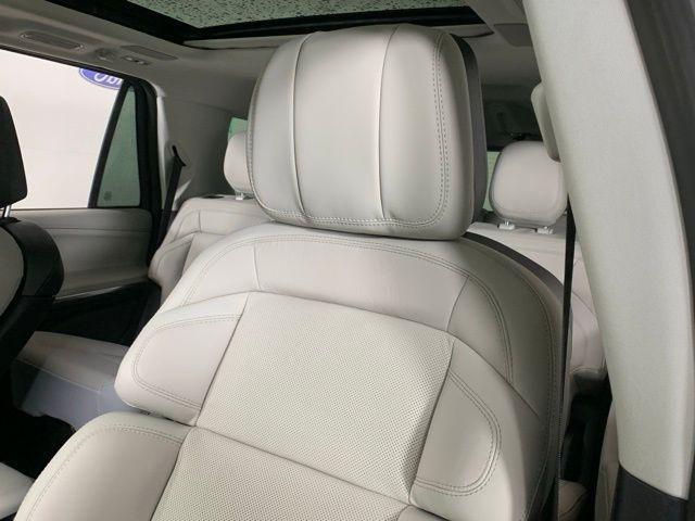 new 2025 Lincoln Navigator car, priced at $106,305