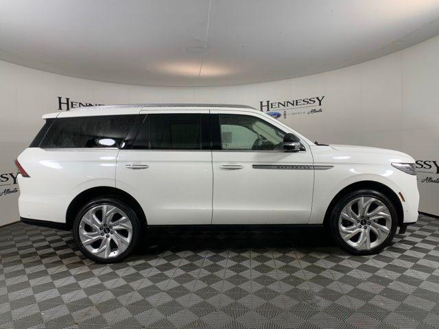 new 2025 Lincoln Navigator car, priced at $106,305
