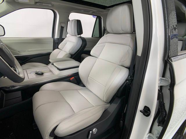 new 2025 Lincoln Navigator car, priced at $106,305
