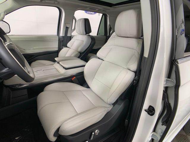new 2025 Lincoln Navigator car, priced at $109,430