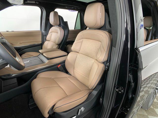new 2025 Lincoln Navigator car, priced at $119,190