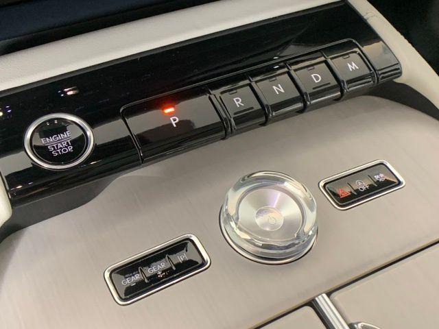 new 2025 Lincoln Navigator car, priced at $99,542