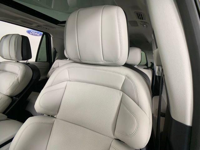 new 2025 Lincoln Navigator car, priced at $99,542