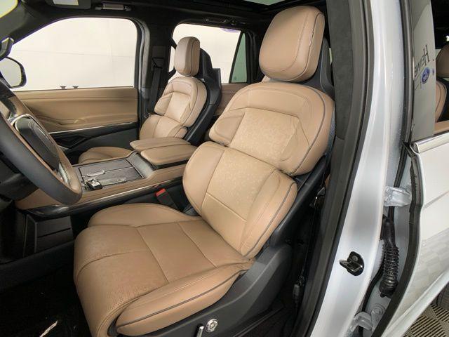 new 2025 Lincoln Navigator car, priced at $122,940