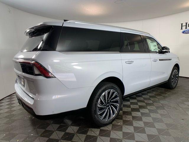 new 2025 Lincoln Navigator car, priced at $122,940