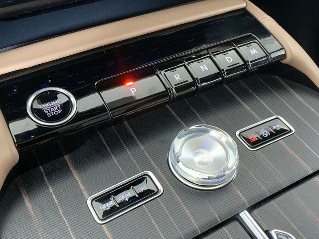 new 2025 Lincoln Navigator car, priced at $122,940