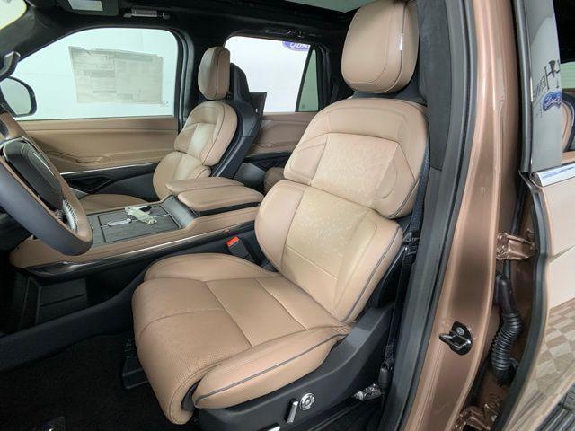 new 2025 Lincoln Navigator car, priced at $121,285