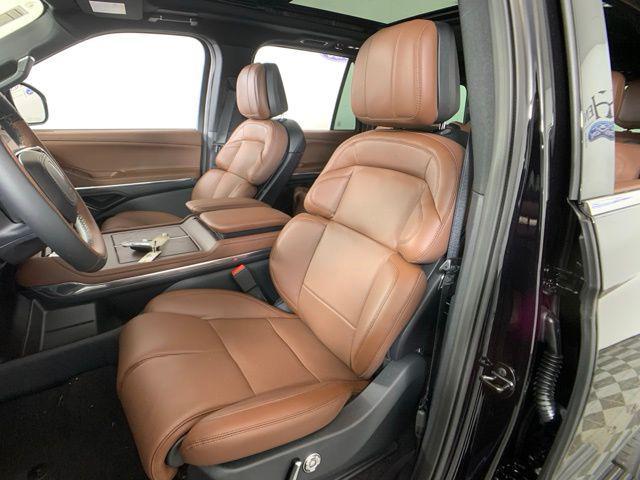 new 2025 Lincoln Navigator car, priced at $102,388