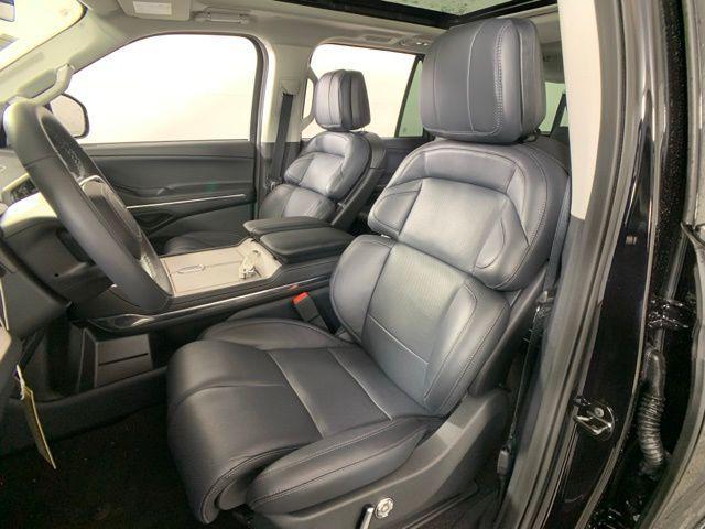 new 2025 Lincoln Navigator car, priced at $101,016