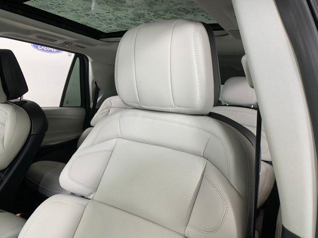 new 2025 Lincoln Navigator car, priced at $104,333