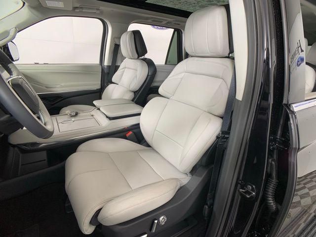 new 2025 Lincoln Navigator car, priced at $104,333