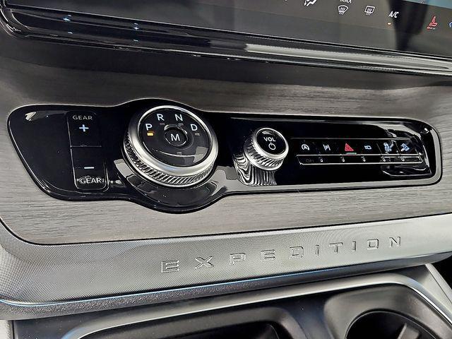 new 2025 Ford Expedition car, priced at $77,895