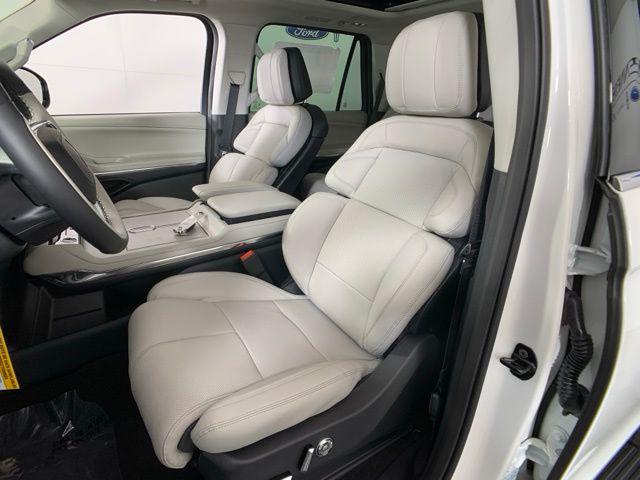 new 2025 Lincoln Navigator car, priced at $103,247